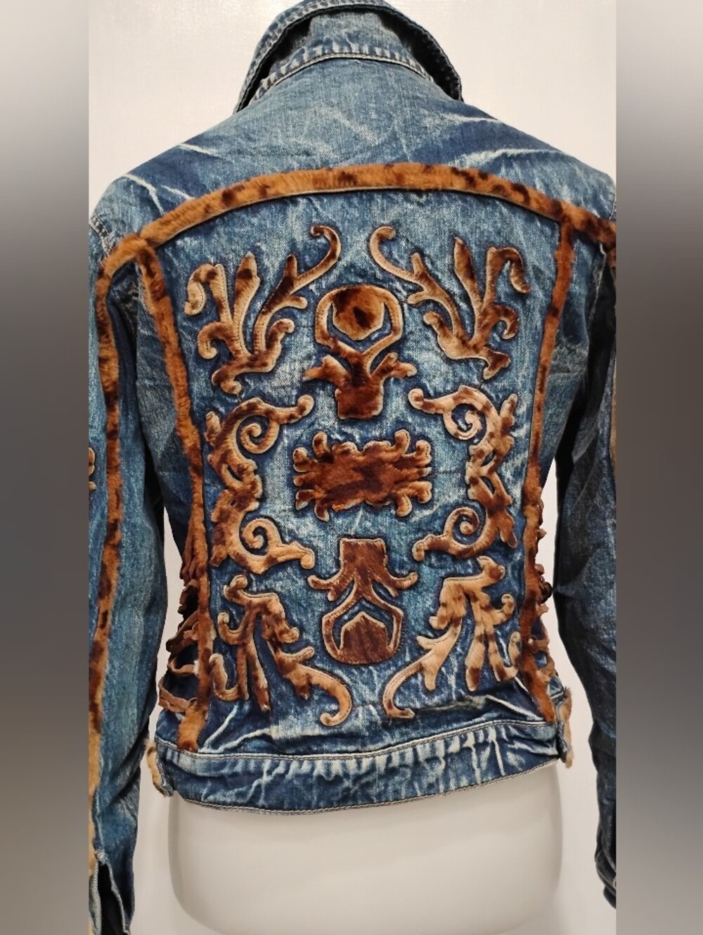 STUNNING FOX TRIMMED JACKET NWOT - Picture 6 of 15